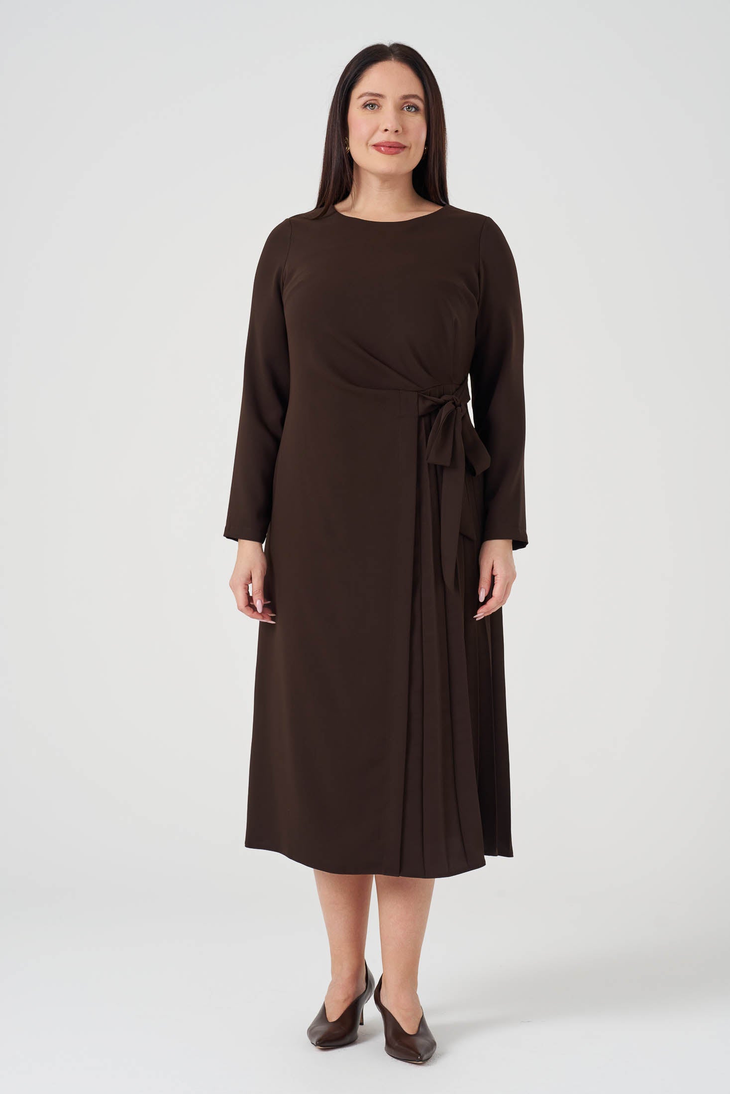 Yandan Bağlamalı Pilise Detaylı Elbise Kahve