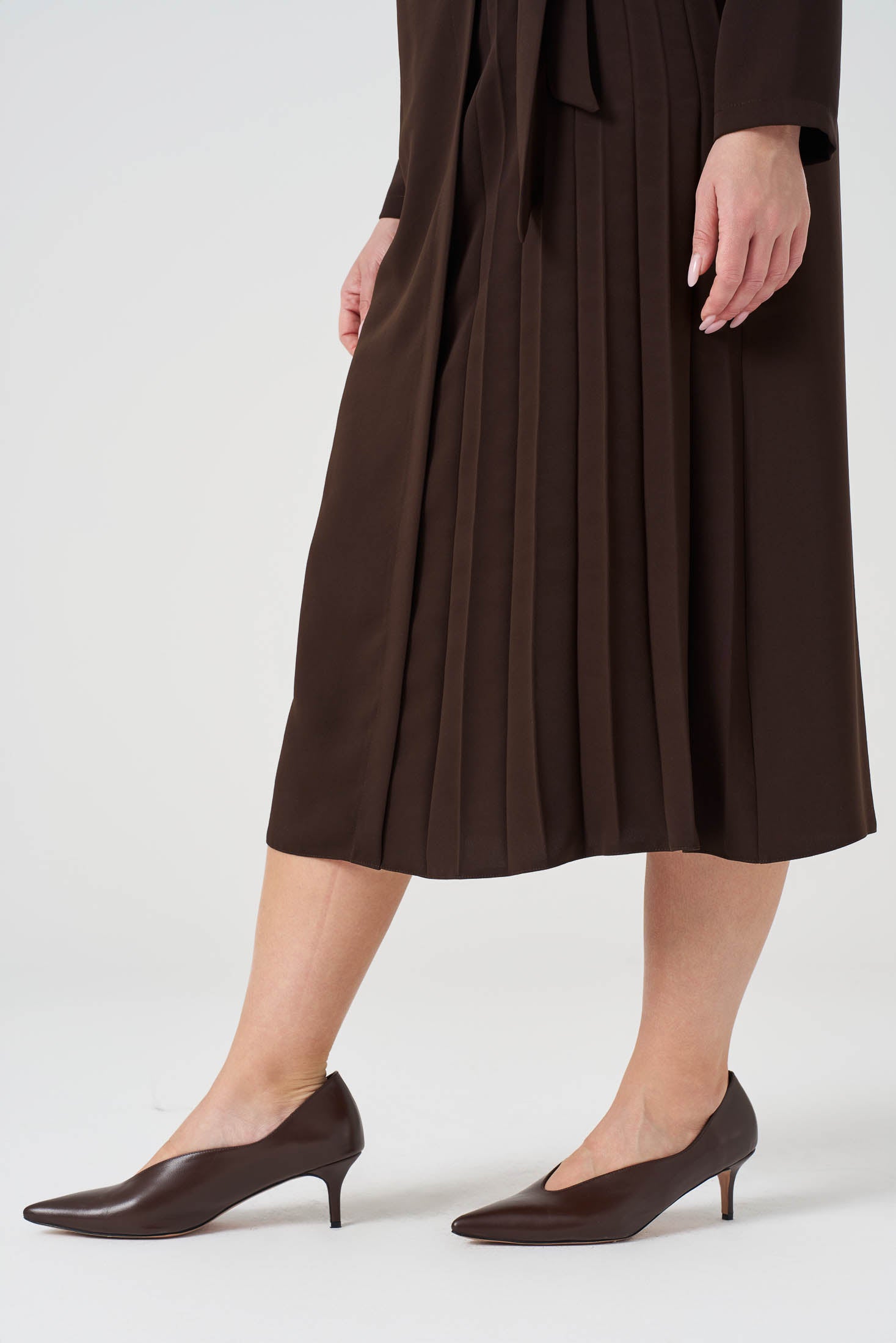 Yandan Bağlamalı Pilise Detaylı Elbise Kahve