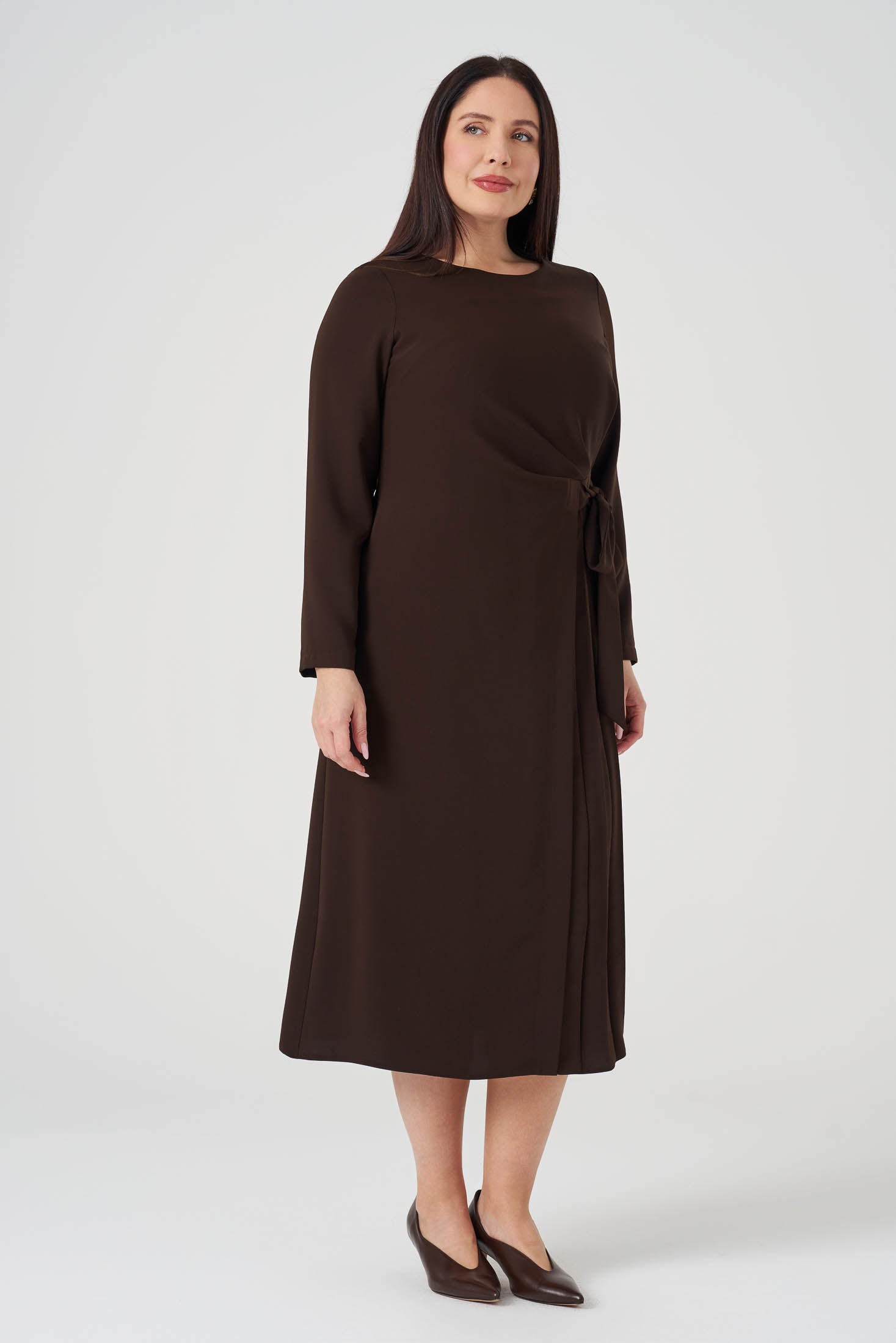 Yandan Bağlamalı Pilise Detaylı Elbise Kahve