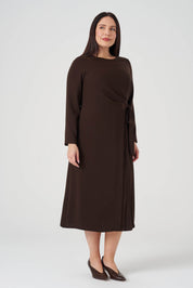 Yandan Bağlamalı Pilise Detaylı Elbise Kahve