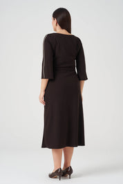 Düğme ve Biye Detaylı Kemerli Elbise Kahve