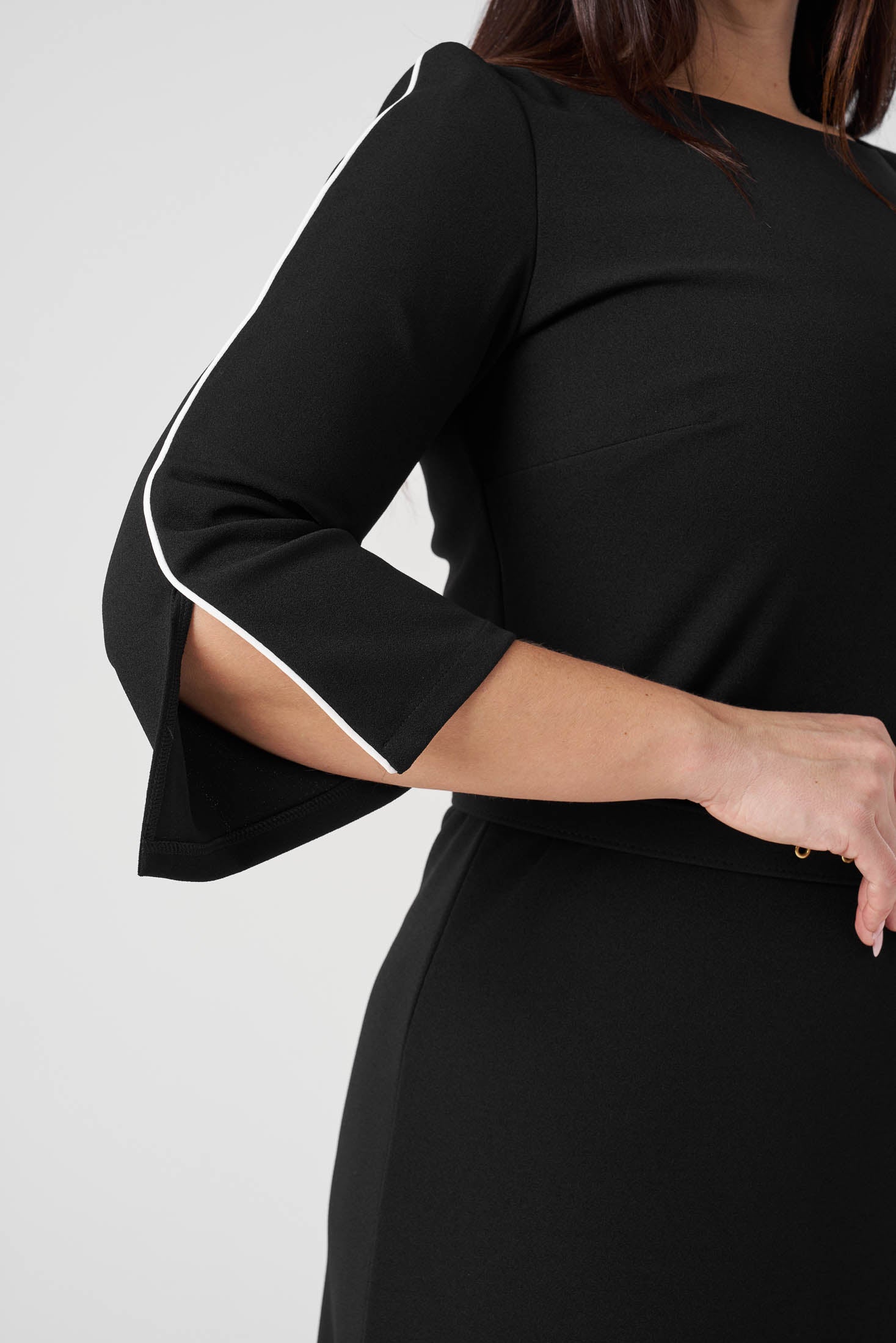 Düğme ve Biye Detaylı Kemerli Elbise Siyah