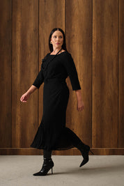 Pilise Detaylı Kemerli Elbise Siyah