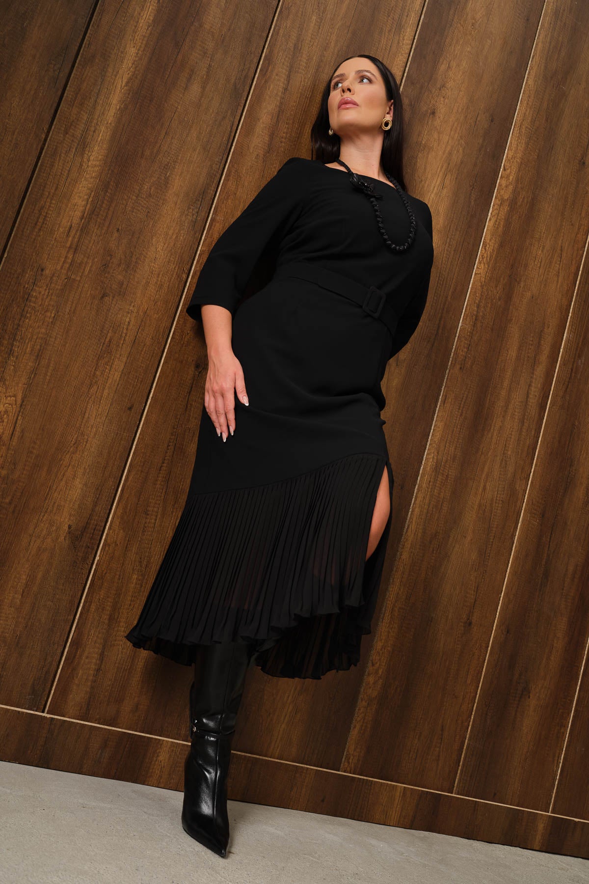 Pilise Detaylı Kemerli Elbise Siyah